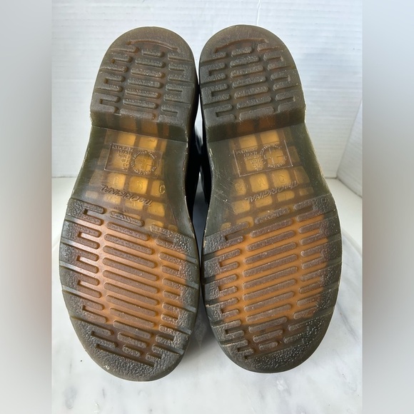 DR. MARTENS THE ORIGINAL 1460. MENS 6 LADIES 7. LOTS OF LIFE STILL LEFT IN THEM. main image 4
